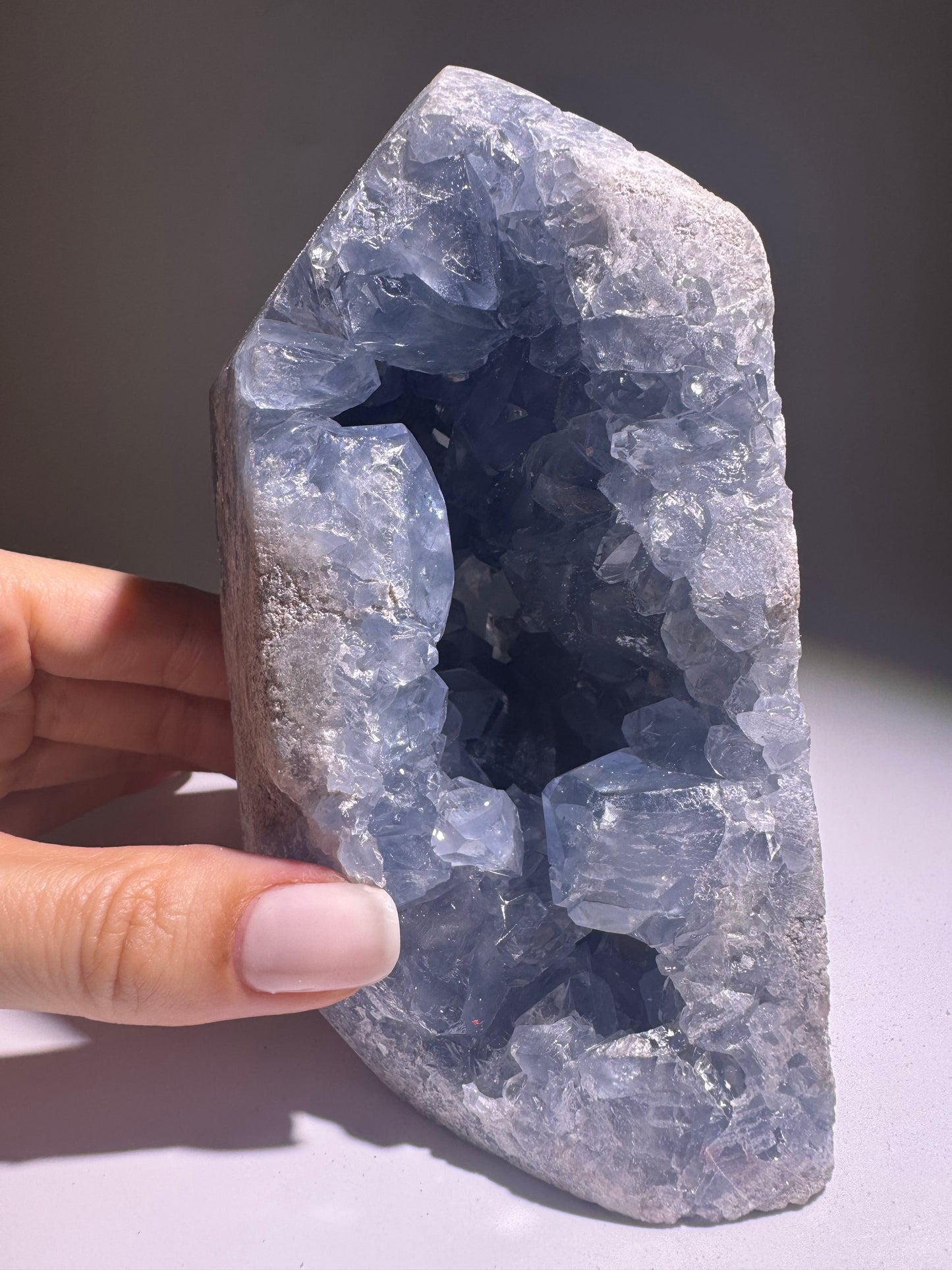 Himmlisch klare Celestin Kristallspitze 13 cm – Premium Edelstein aus Madagaskar