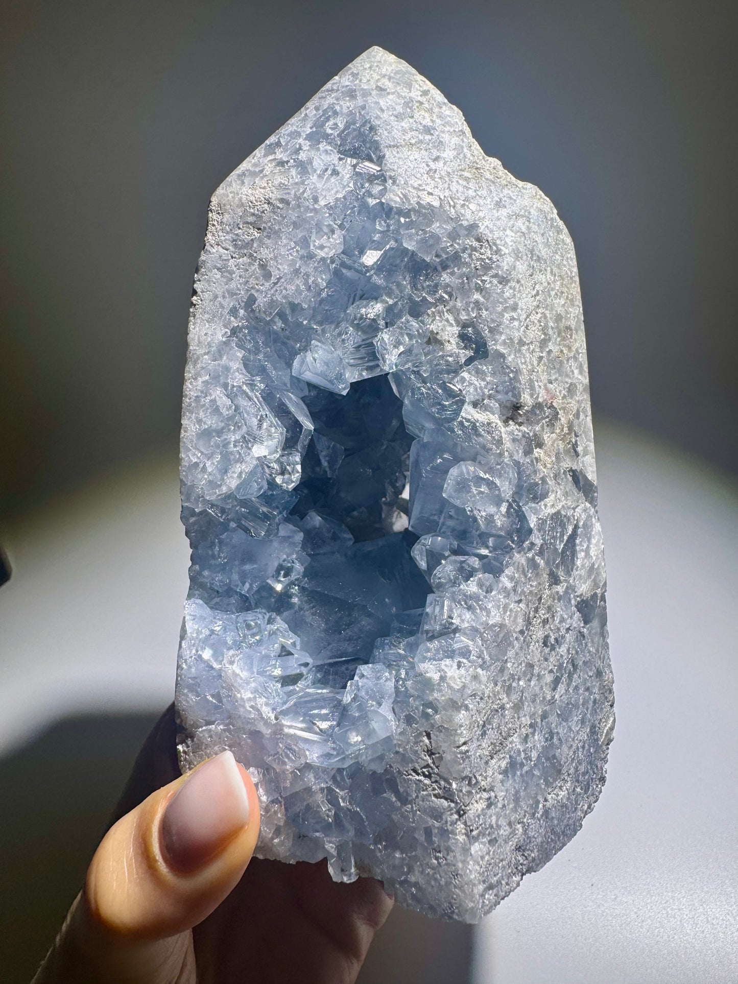 Himmlisch klare Celestin Kristallspitze 13 cm – Premium Edelstein aus Madagaskar