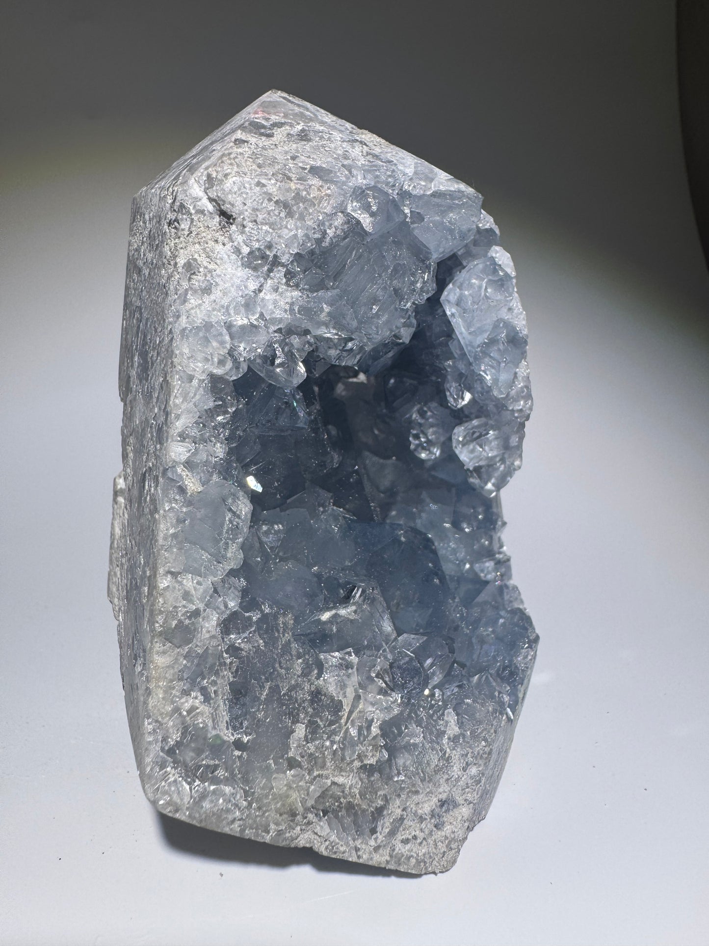Hellblaue Celestin Kristallspitze 11 cm – Edelstein in Premiumqualität aus Madagaskar