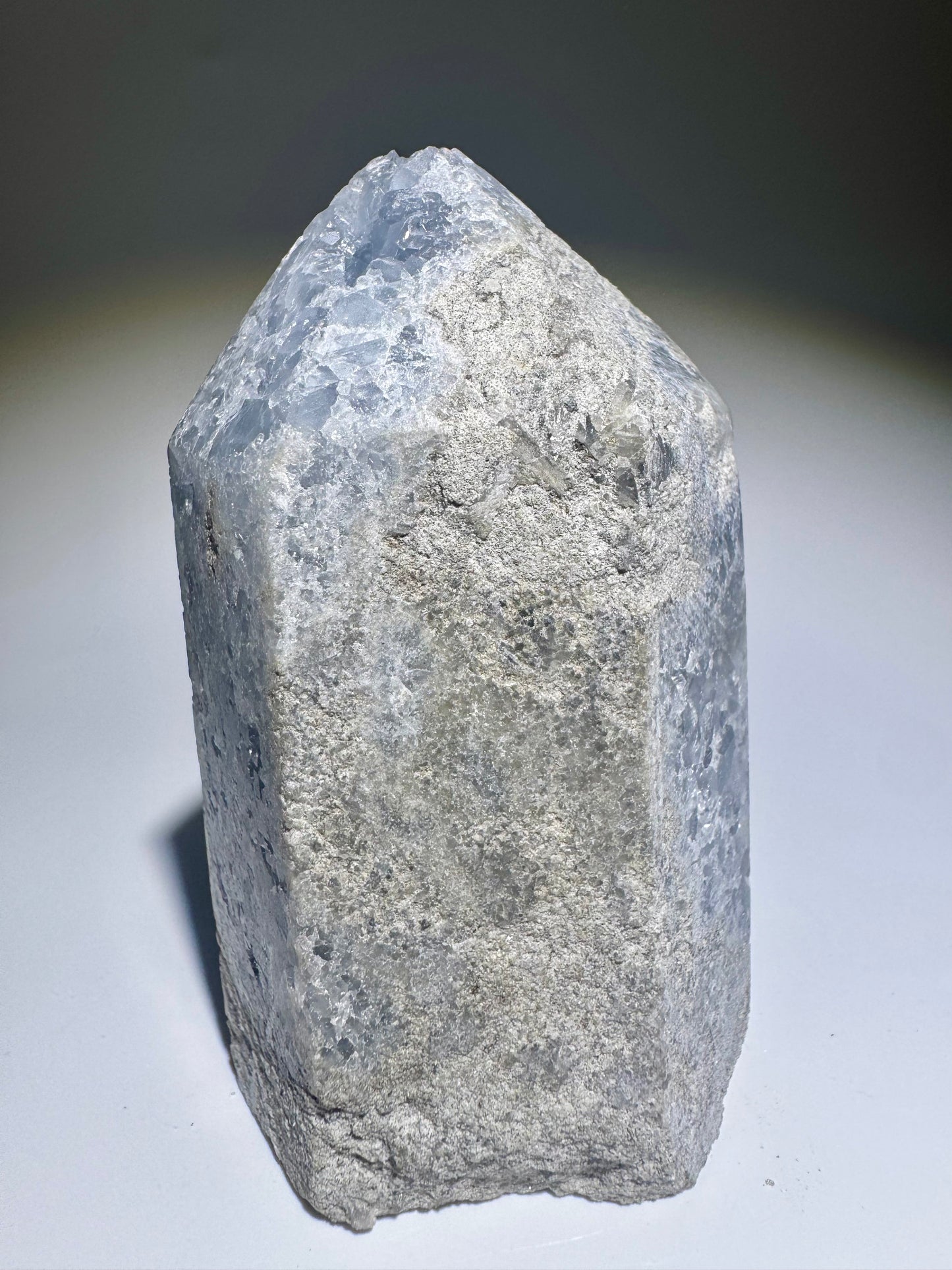 Celestin Kristall 8.5 cm – hellblauer Edelstein aus Madagaskar in Premiumqualität