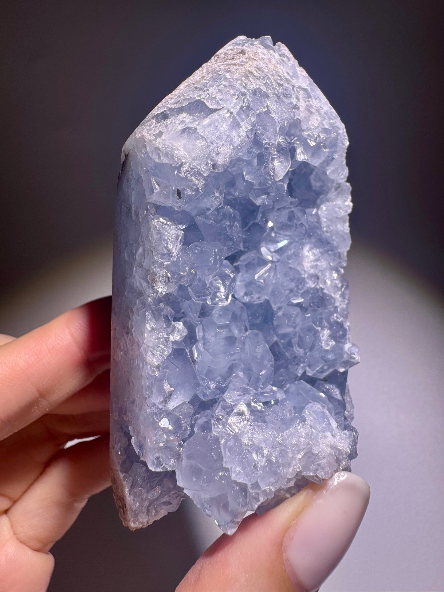 Celestin Kristall 8.5 cm – hellblauer Edelstein aus Madagaskar in Premiumqualität
