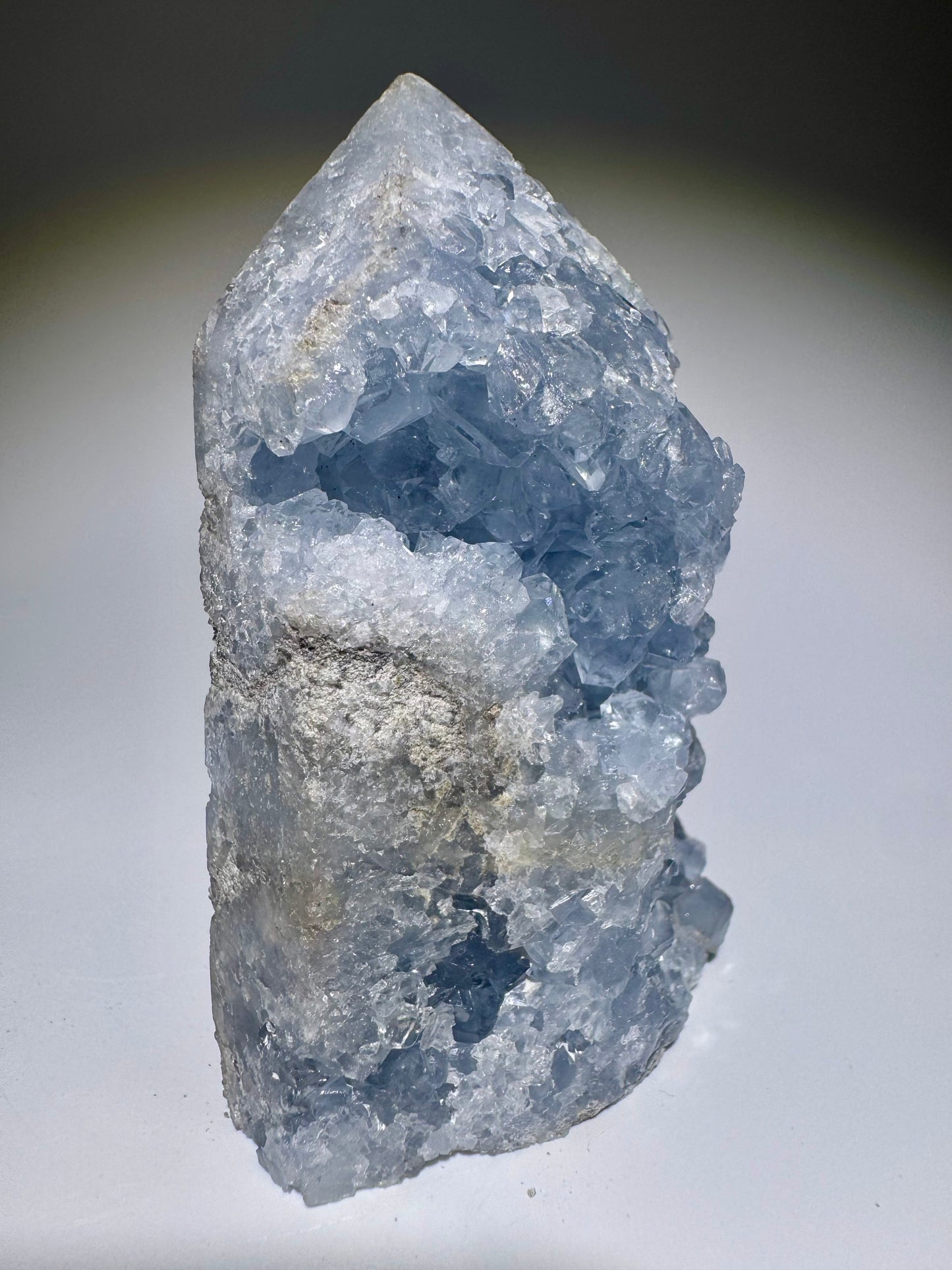 Celestin Kristall 7.5 cm – hellblauer Edelstein aus Madagaskar in Premiumqualität