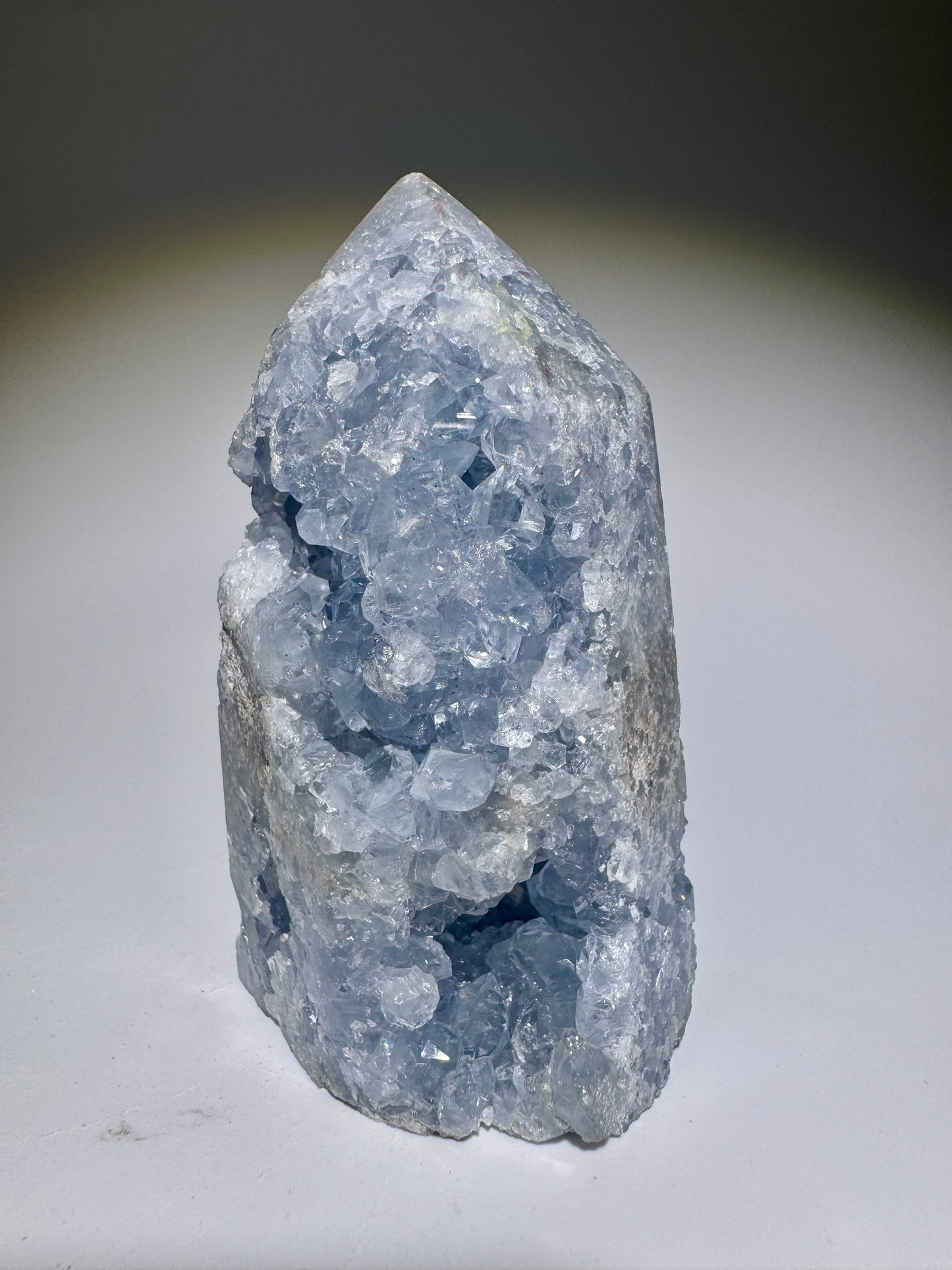 Celestin Kristall 7.5 cm – hellblauer Edelstein aus Madagaskar in Premiumqualität