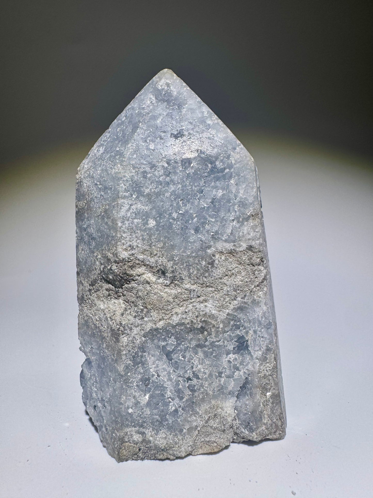 Celestin Kristall 7.5 cm – hellblauer Edelstein aus Madagaskar in Premiumqualität
