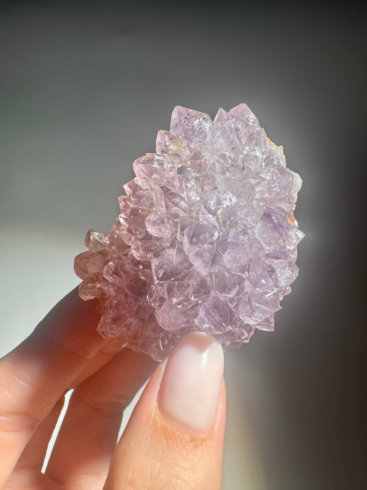 Amethystblüte 5 cm – kleine Stalaktit-Kristallblume mit funkelnden Spitzen aus Uruguay