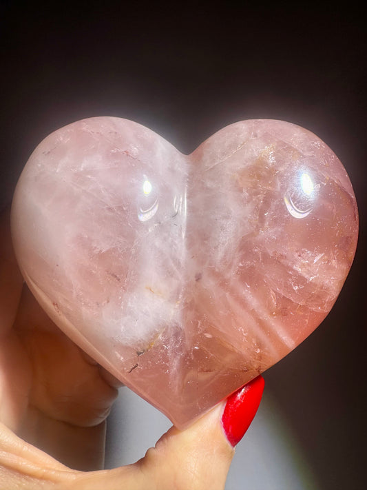 Rosenquarz Herz juicy – 9,2 cm, 411 g dreidimensionale Form