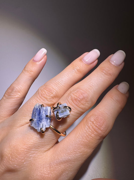 Verstellbarer Kristallblau-Kryonit-Ring aus 18k vergoldetem Kupfer – beruhigender Kristallschmuck