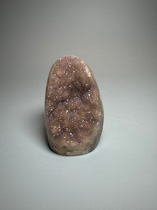 Améthyste arc-en-ciel taillée - 6,5 cm, 181 g