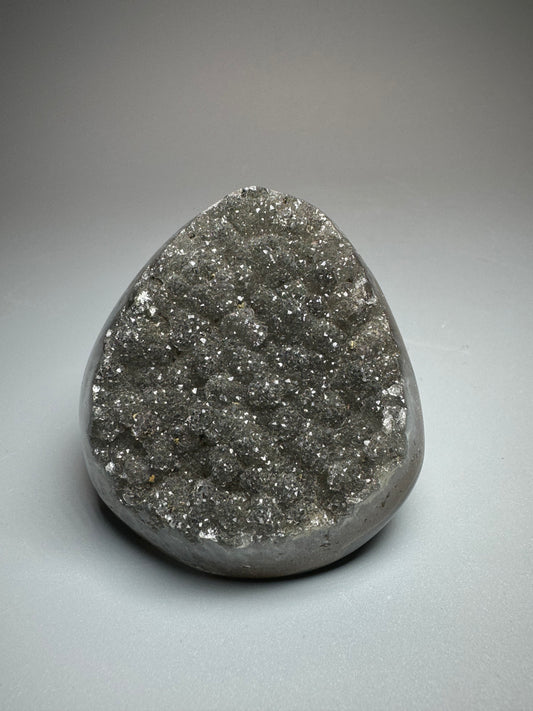 Améthyste arc-en-ciel taillée - 6 cm, 173 g