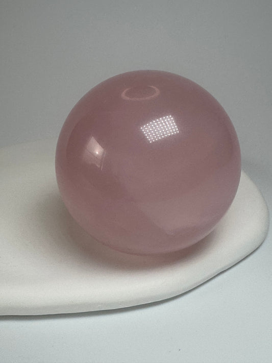 Bezaubernde Rosenquarz Kugel 💗 - 4.7cm, 152g