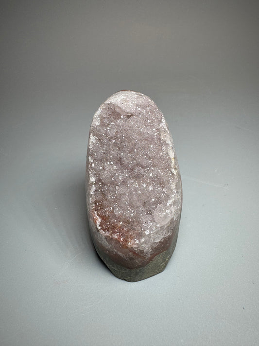 Améthyste arc-en-ciel taillée - 6 cm, 152 g