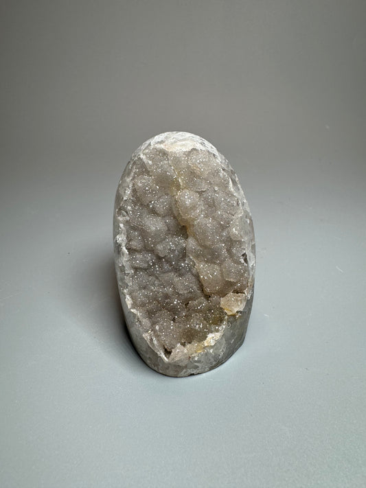 Améthyste arc-en-ciel taillée - 6,5 cm, 215 g