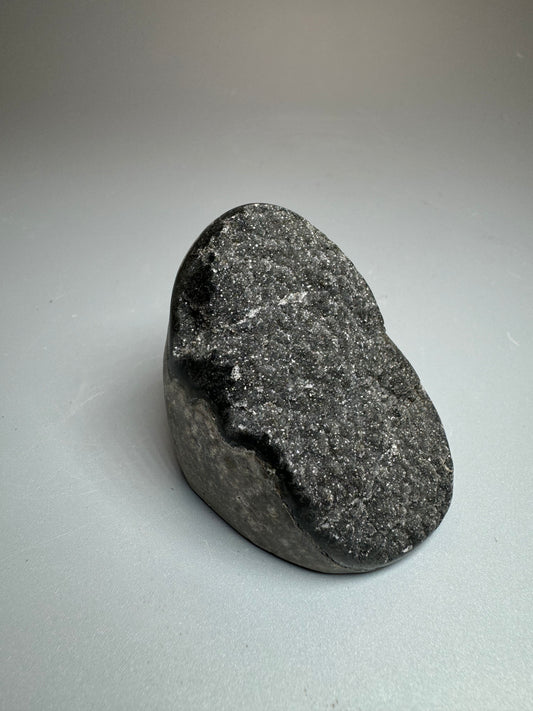 Seltene schwarze Rainbow Amethyst Cutbase - 5cm, 119g