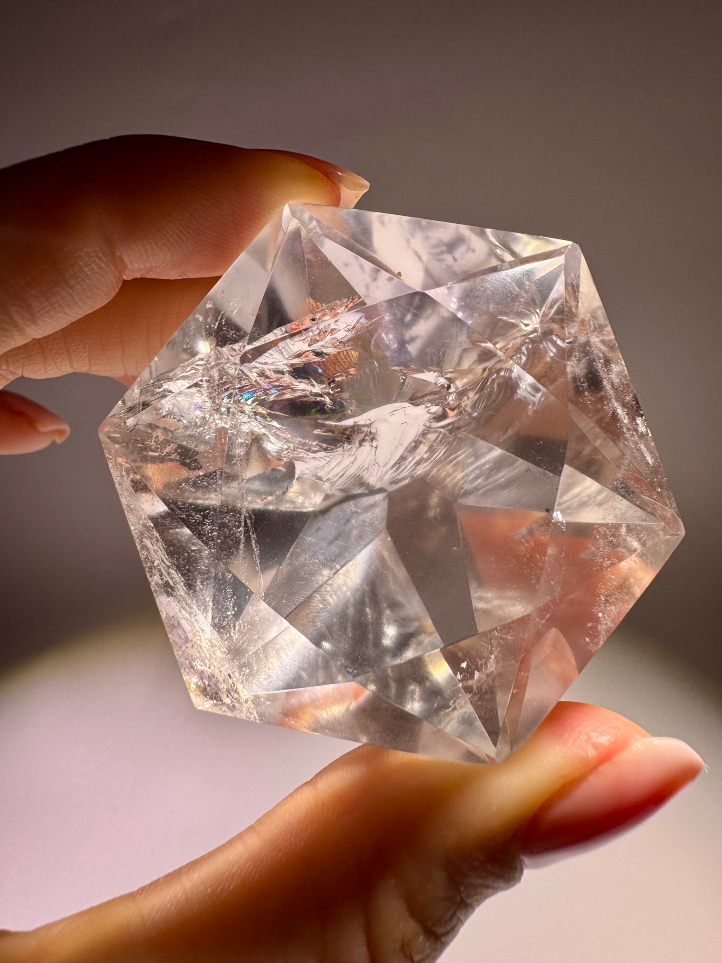 Facettierter Bergkristall geschliffen wie ein Diamant – 5,4 cm – Klarer Edelstein mit Regenbogen 🌈