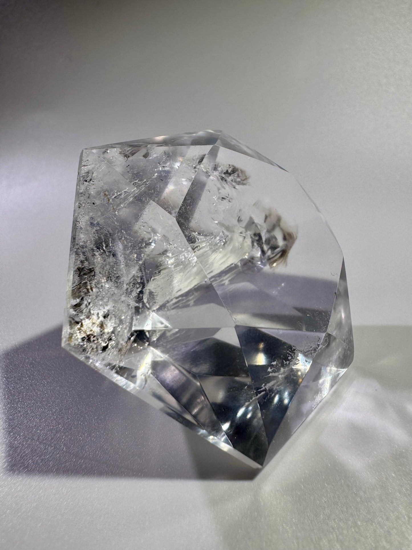 Facettierter Bergkristall geschliffen wie ein Diamant – 5,4 cm – Klarer Edelstein mit Regenbogen 🌈