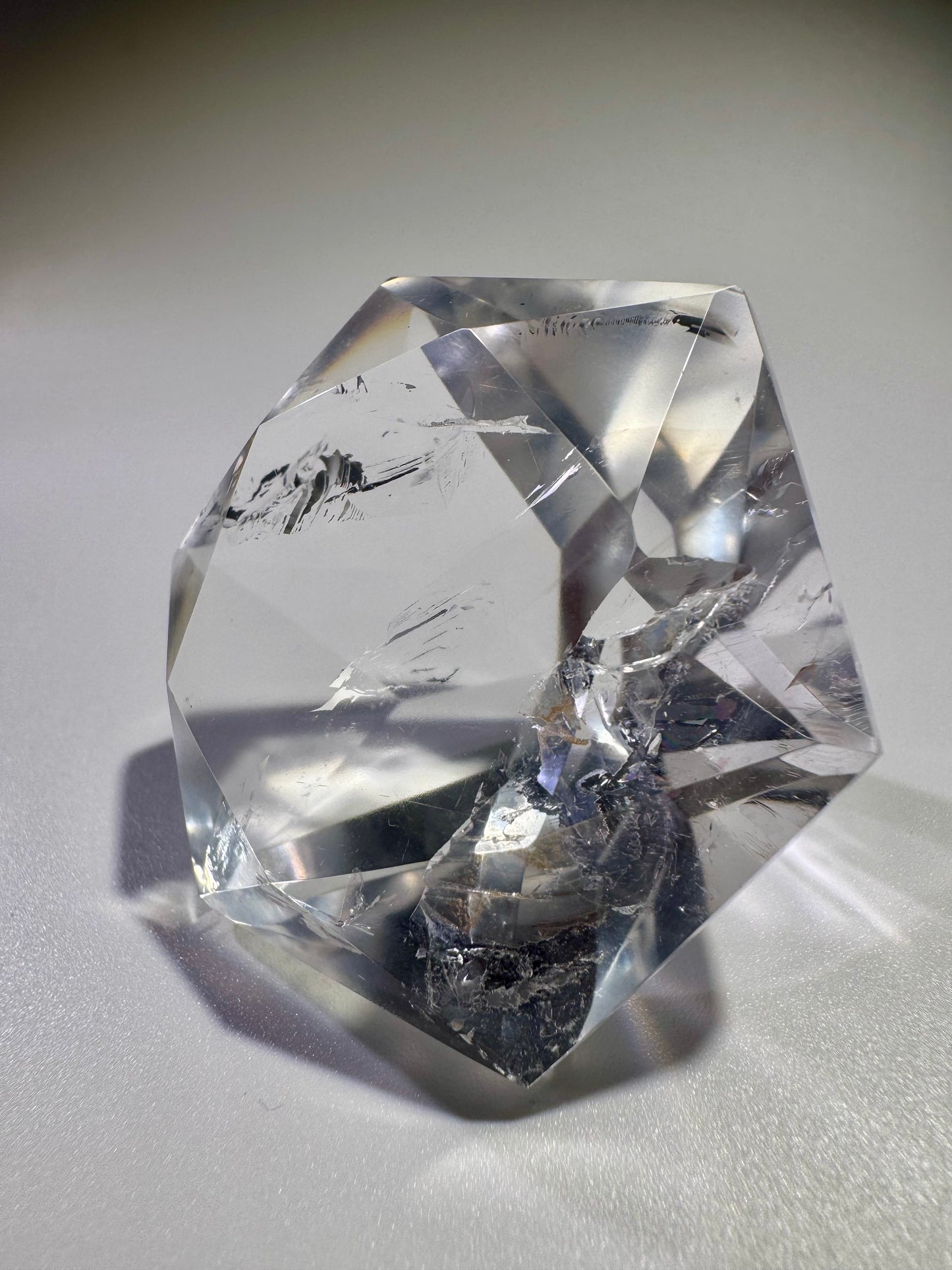 Facettierter Bergkristall geschliffen wie ein Diamant – 4.8 cm – Klarer Edelstein