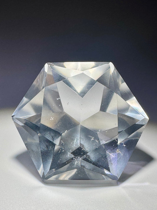 Ultraklarer facettierter Bergkristall 💎 4,8 cm – Diamantschliff & Lichtspiel – 66 g Edelstein aus Brasilien