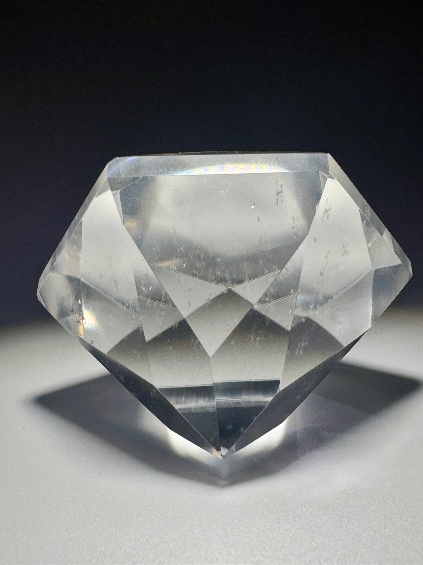 Ultraklarer facettierter Bergkristall 💎 4,8 cm – Diamantschliff & Lichtspiel – 66 g Edelstein aus Brasilien