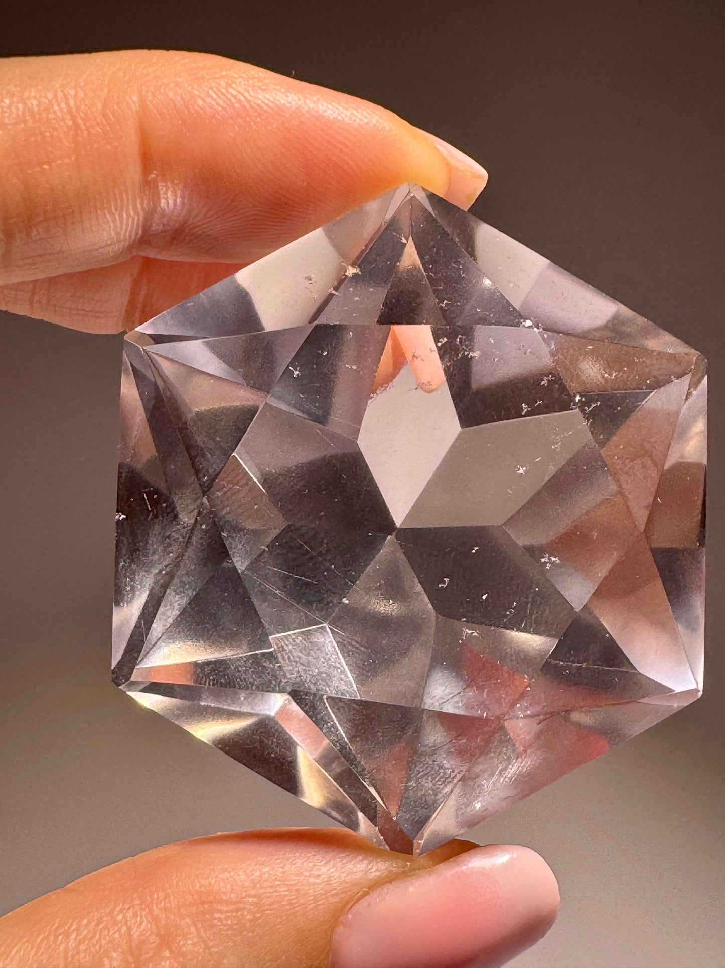 Ultraklarer facettierter Bergkristall 💎 4,8 cm – Diamantschliff & Lichtspiel – 66 g Edelstein aus Brasilien