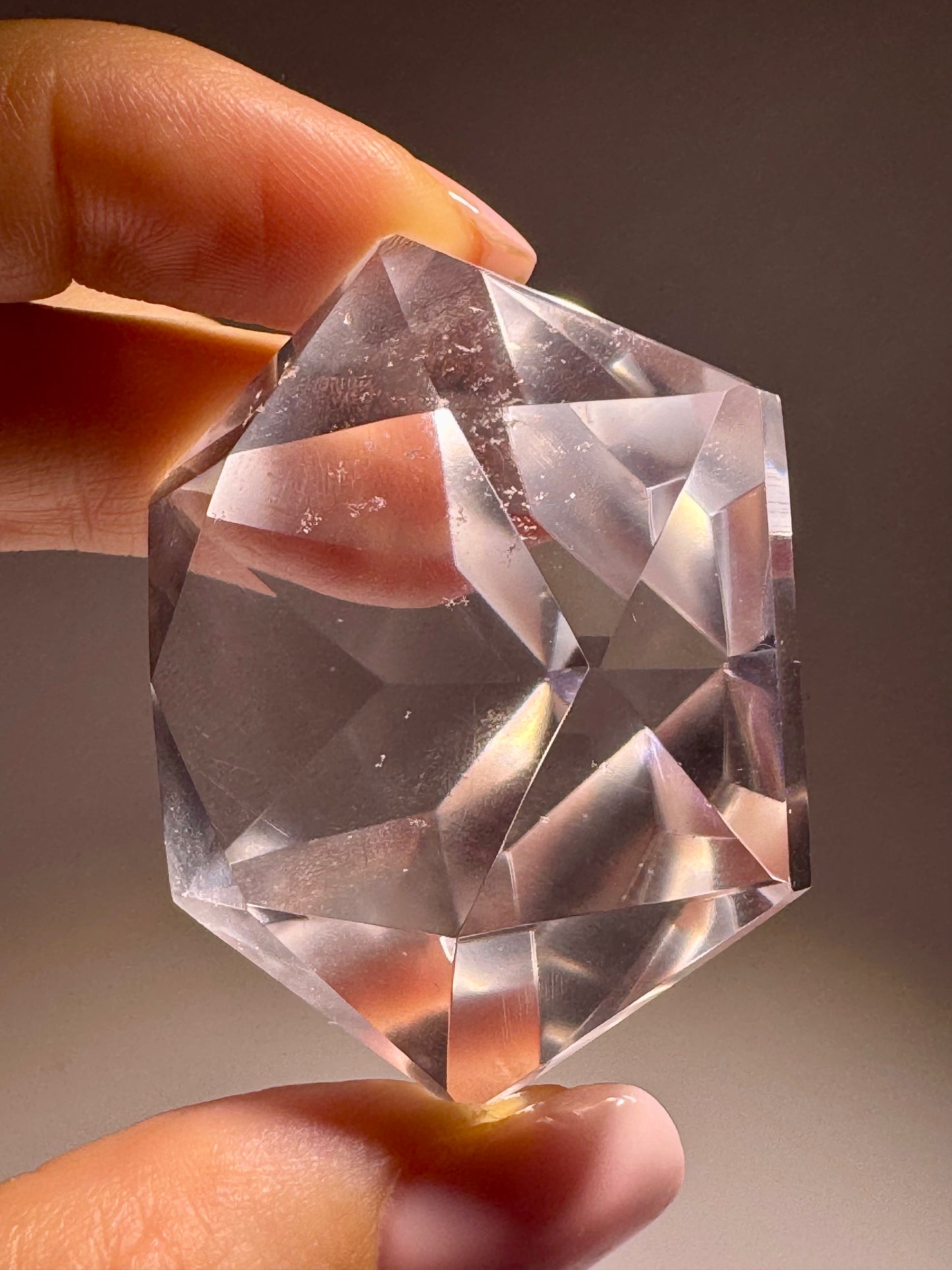 Ultraklarer facettierter Bergkristall 💎 4,8 cm – Diamantschliff & Lichtspiel – 66 g Edelstein aus Brasilien