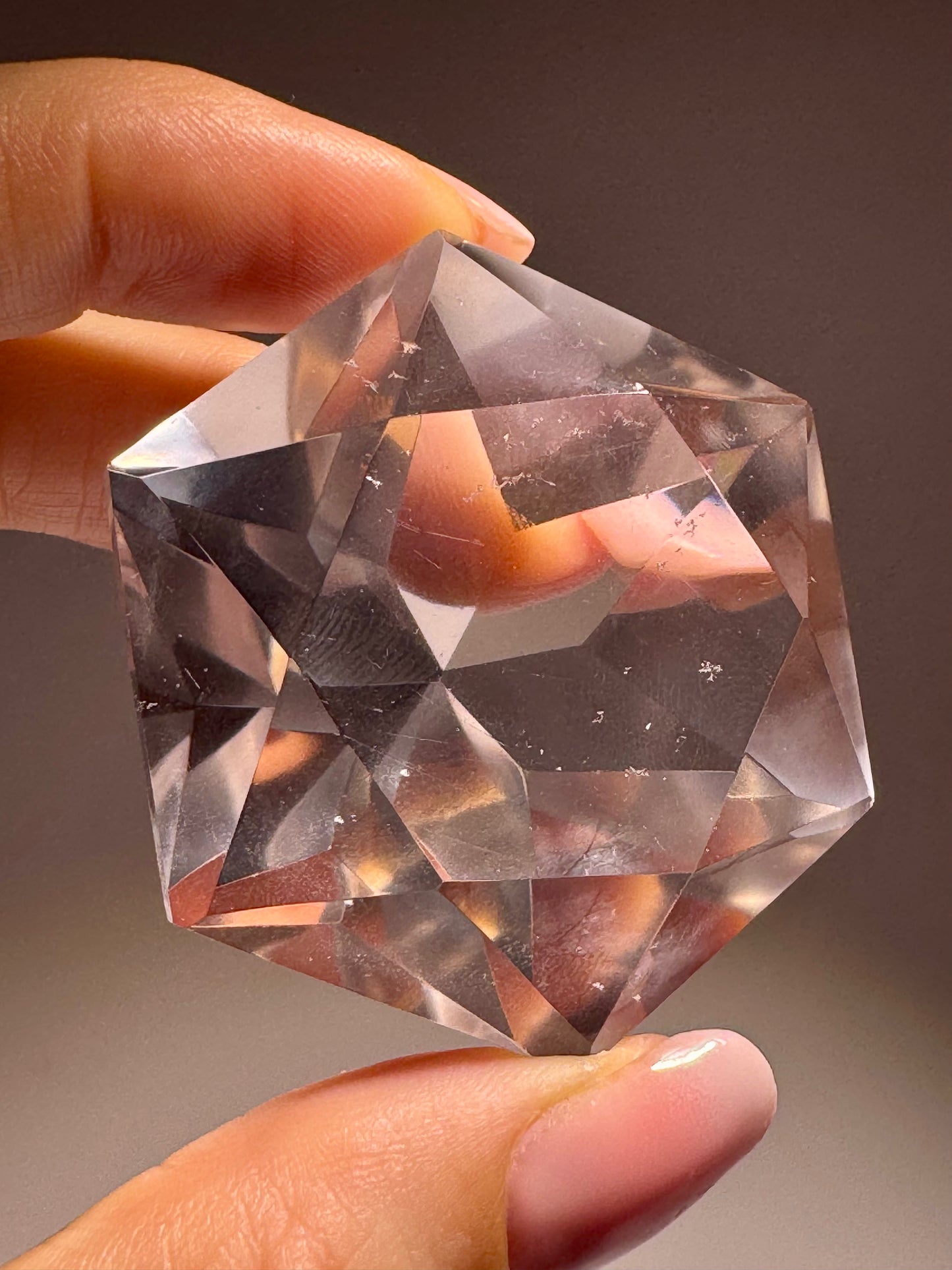 Ultraklarer facettierter Bergkristall 💎 4,8 cm – Diamantschliff & Lichtspiel – 66 g Edelstein aus Brasilien