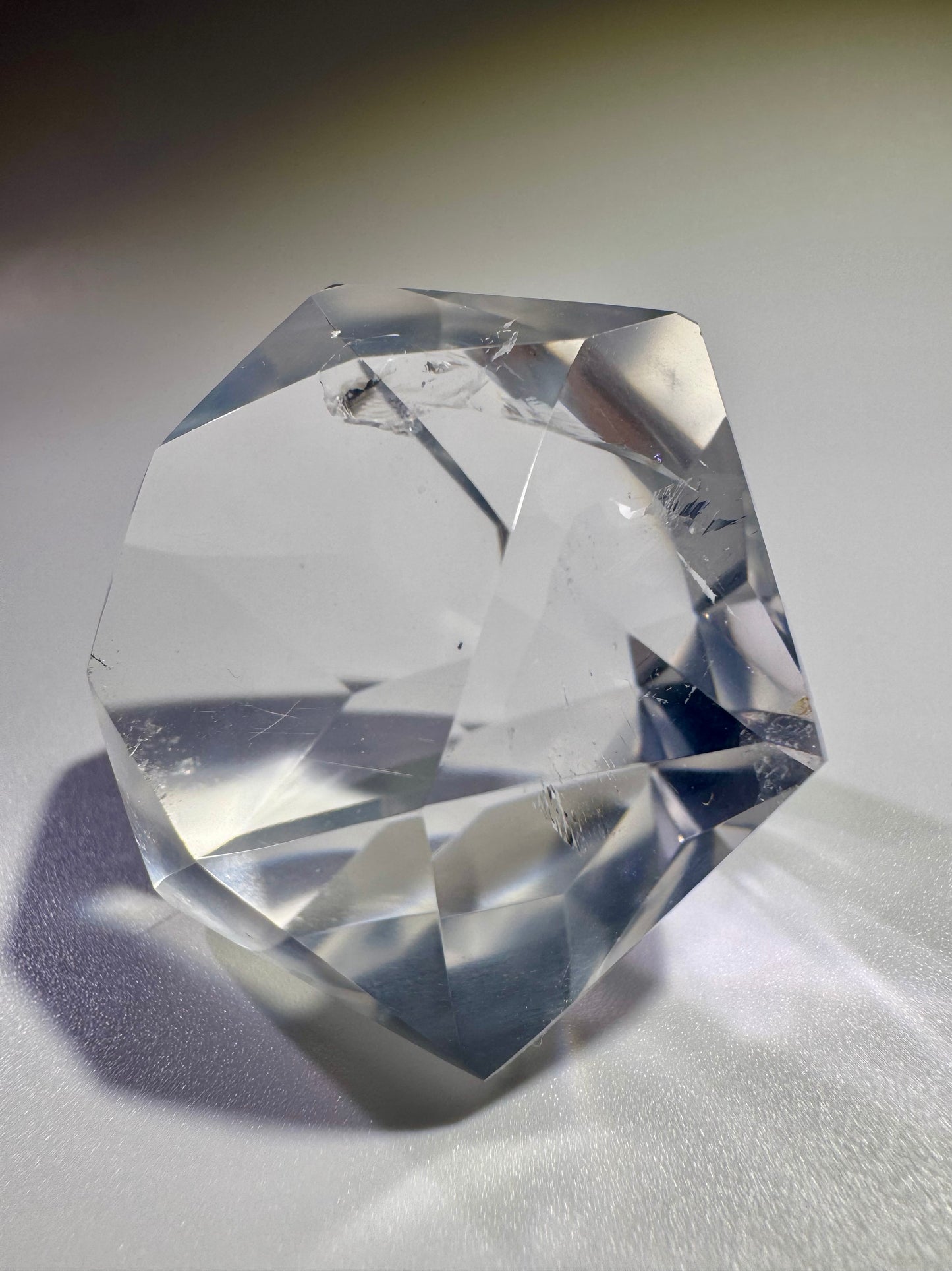 Ultraklarer facettierter Bergkristall 💎 4.1 cm – Diamantschliff & Lichtspiel – 48 g Edelstein aus Brasilien