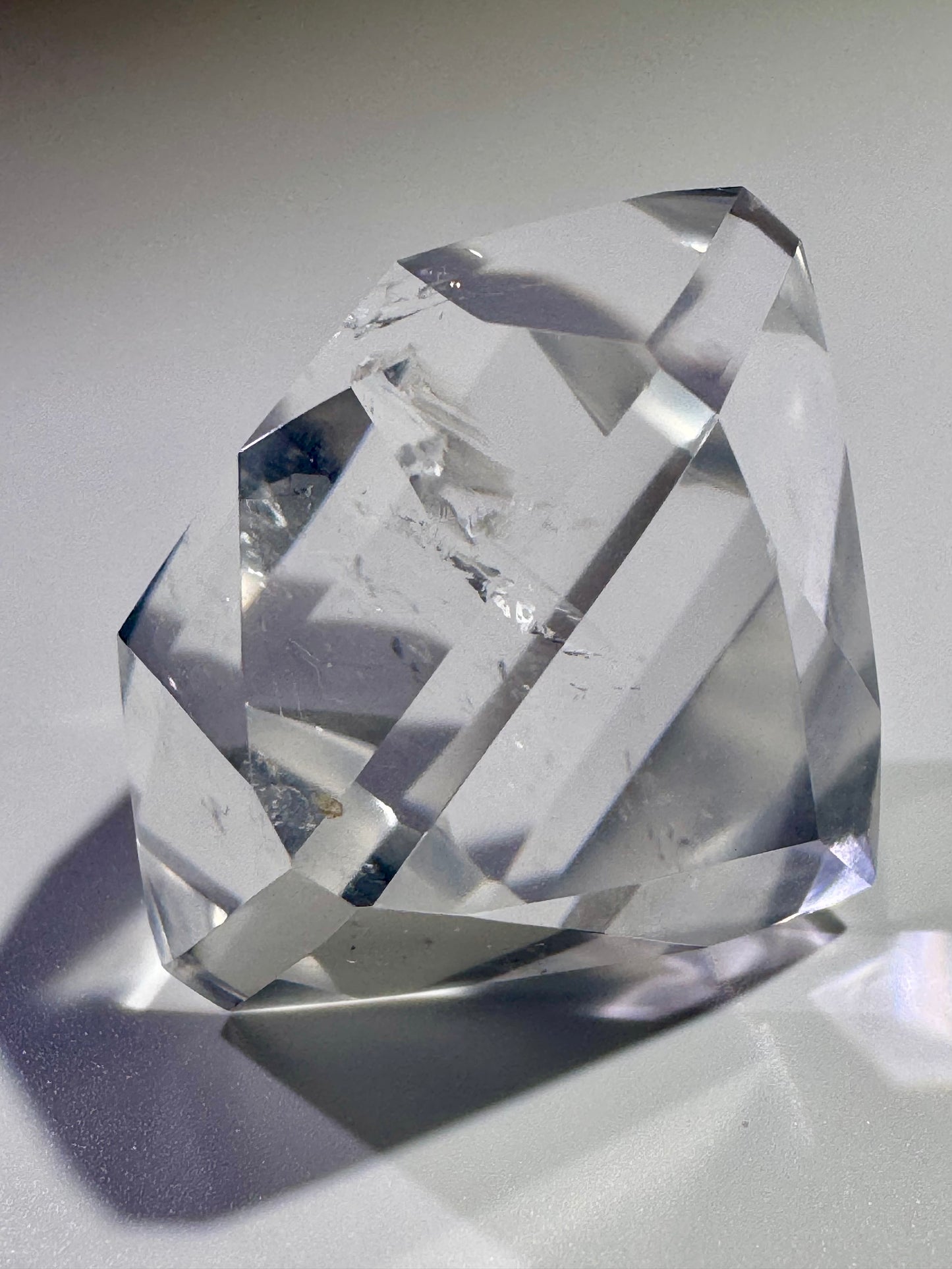 Ultraklarer facettierter Bergkristall 💎 4.1 cm – Diamantschliff & Lichtspiel – 48 g Edelstein aus Brasilien