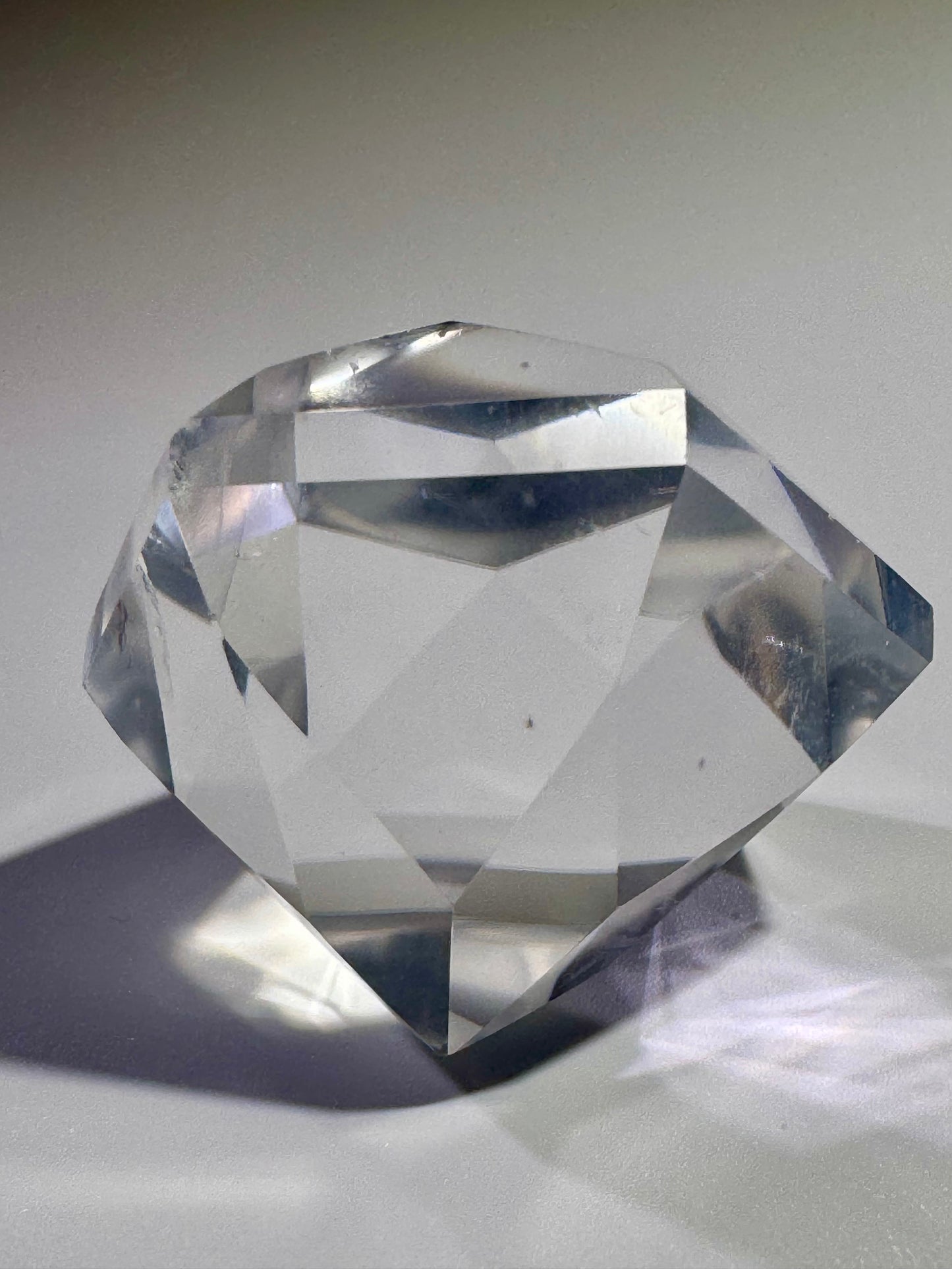 Ultraklarer facettierter Bergkristall 💎 4.1 cm – Diamantschliff & Lichtspiel – 48 g Edelstein aus Brasilien