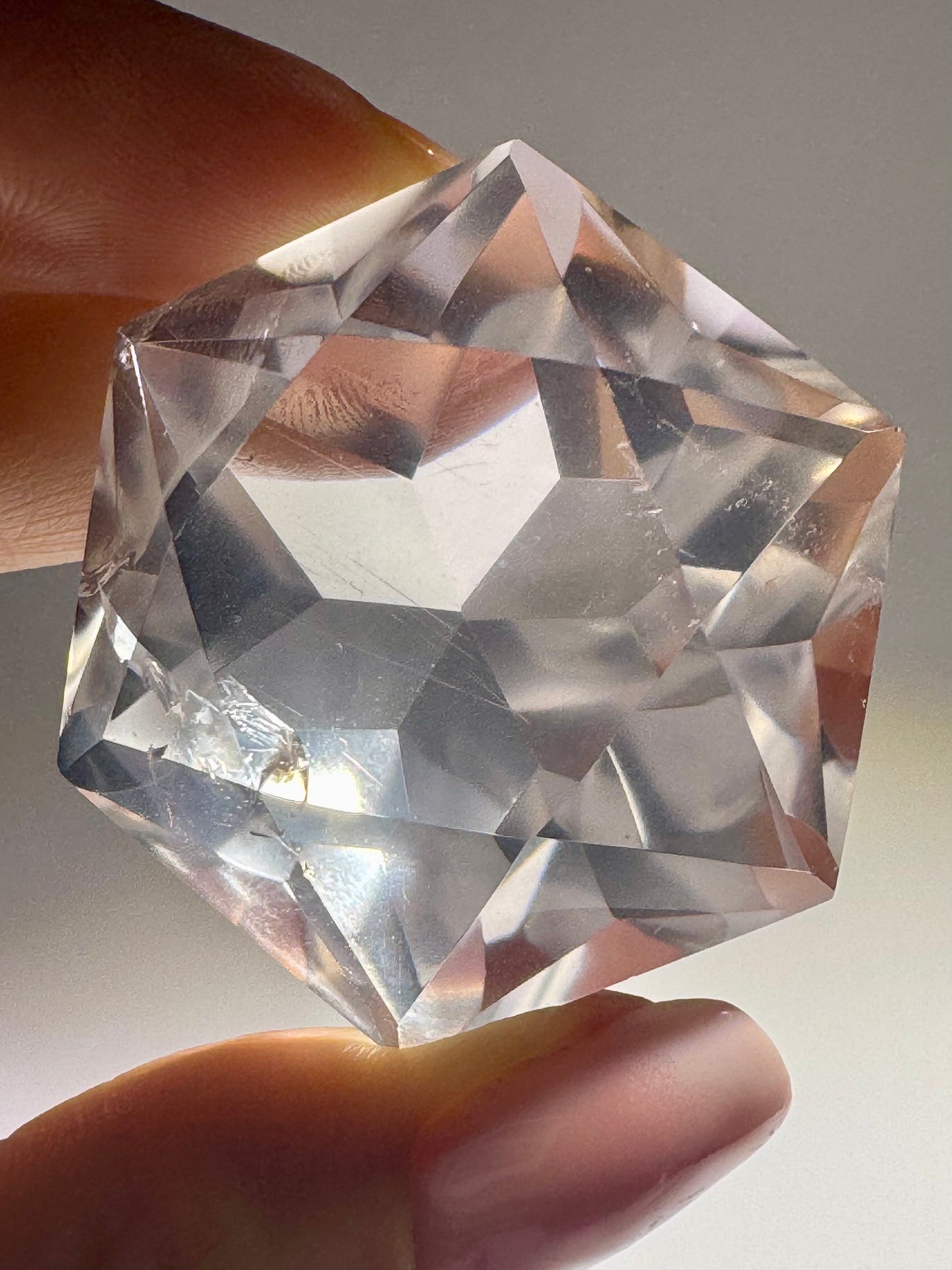 Ultraklarer facettierter Bergkristall 💎 4.1 cm – Diamantschliff & Lichtspiel – 48 g Edelstein aus Brasilien