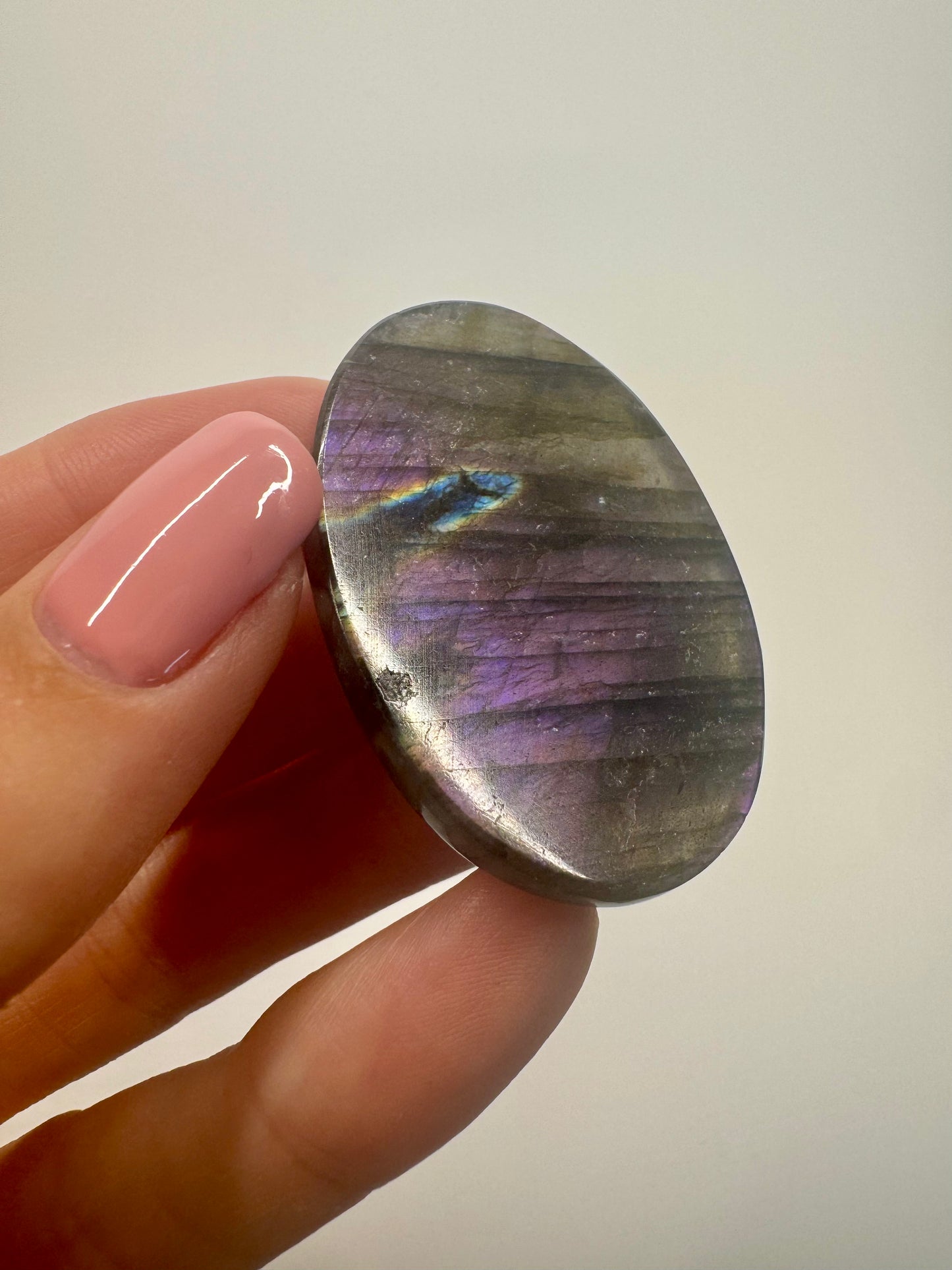 Bezaubernder pink/violetter Labradorit (Cabochon) 💖- 4.5cm