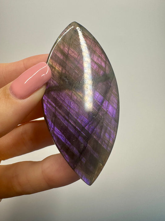 Bezaubernder pink/violetter Labradorit 💖 - 7.4cm