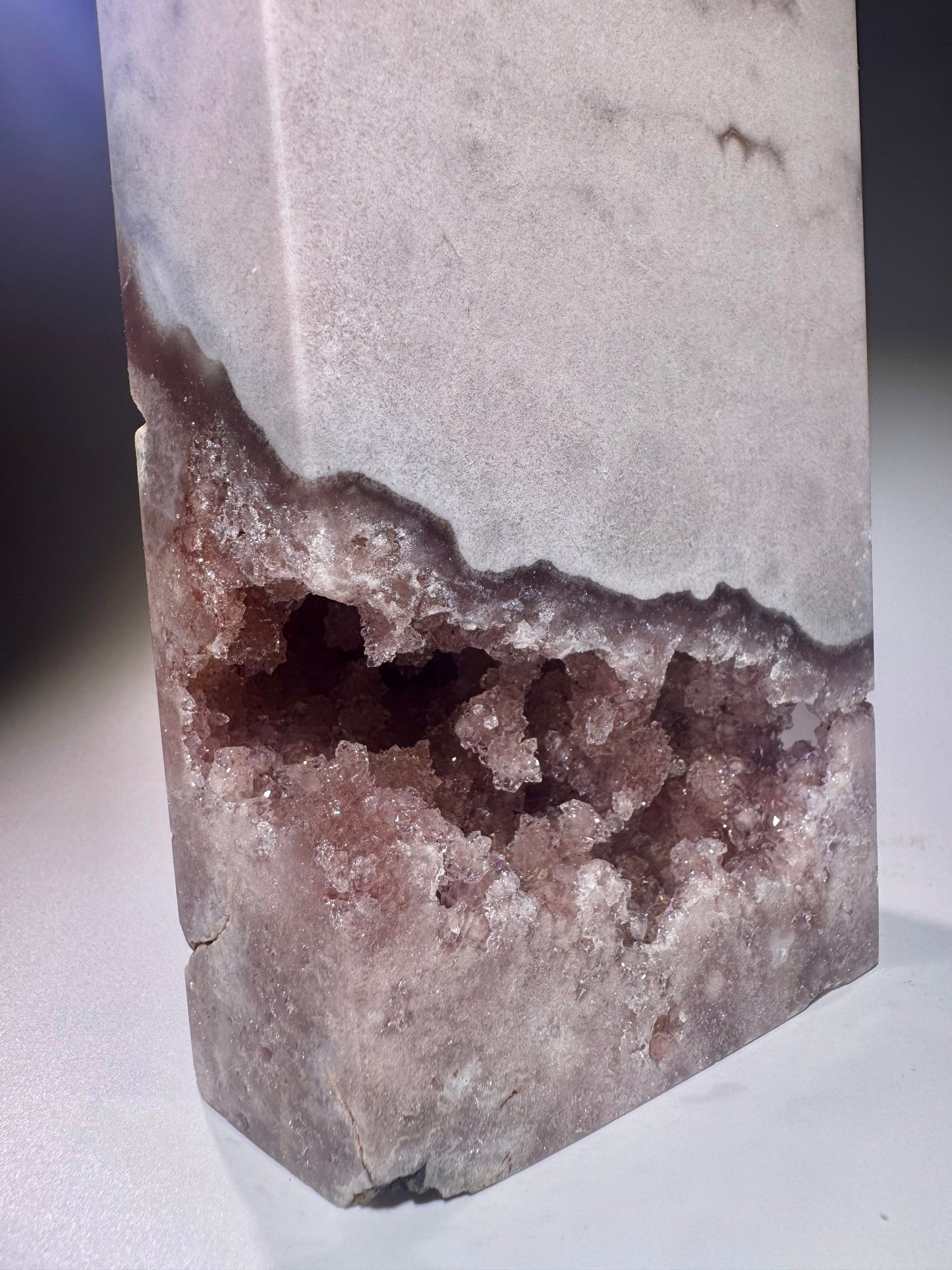 Pink Amethyst Turm 💗 22,5 cm – 1,85 kg – mit Bubble- & Blumen-Kristallen – Brasilien