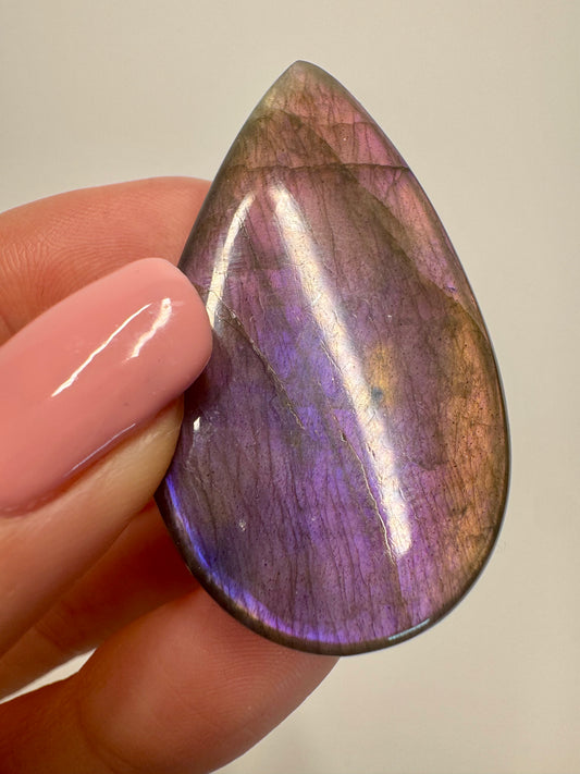 Sehr schöner pink/violetter Labradorit 💖 - 4.7cm