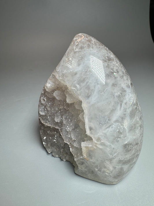 Funkelnde weisse Rainbow Amethyst Flamme - 7cm, 260g