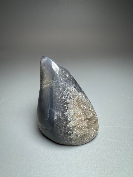 Süsse funkelnde Rainbow Amethyst Flamme - 6cm, 172g