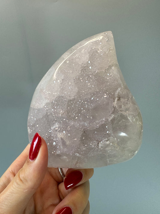 Funkelnde Rainbow Amethyst Flamme | UNIQUE CRYSTALS