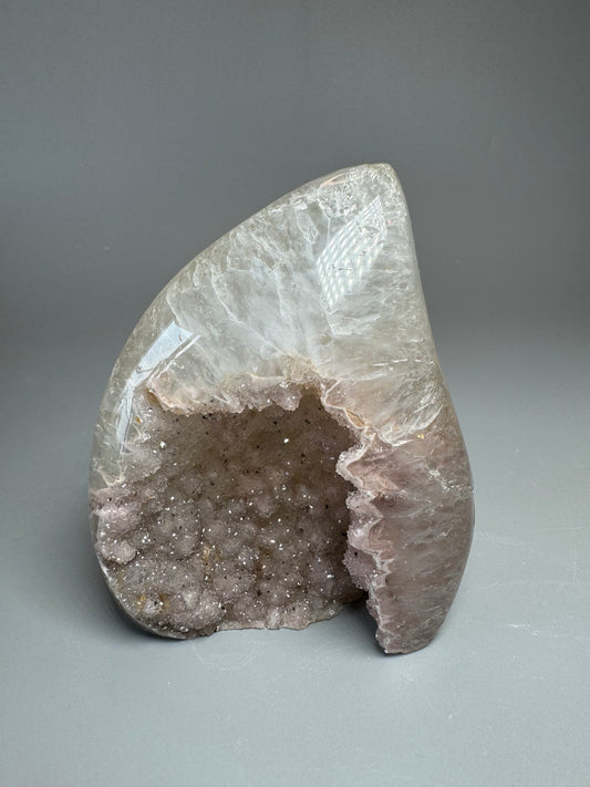 Améthyste arc-en-ciel rose scintillante d'Uruguay - 9 cm, 359 g