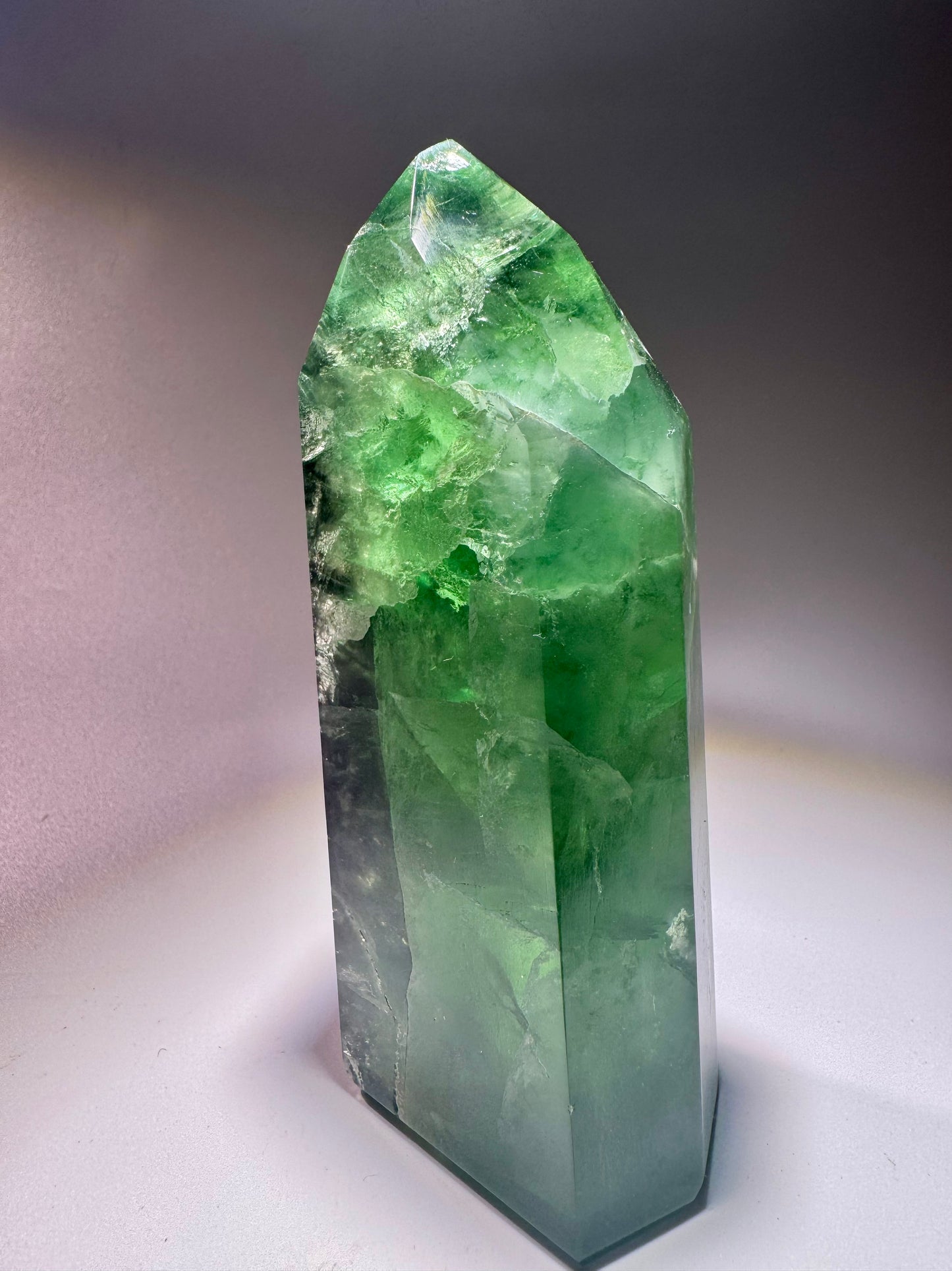Grüner Fluorit mit Regenbogen 386 g – Klarer Edelstein aus Brasilien mit magischem Farbspiel 💚