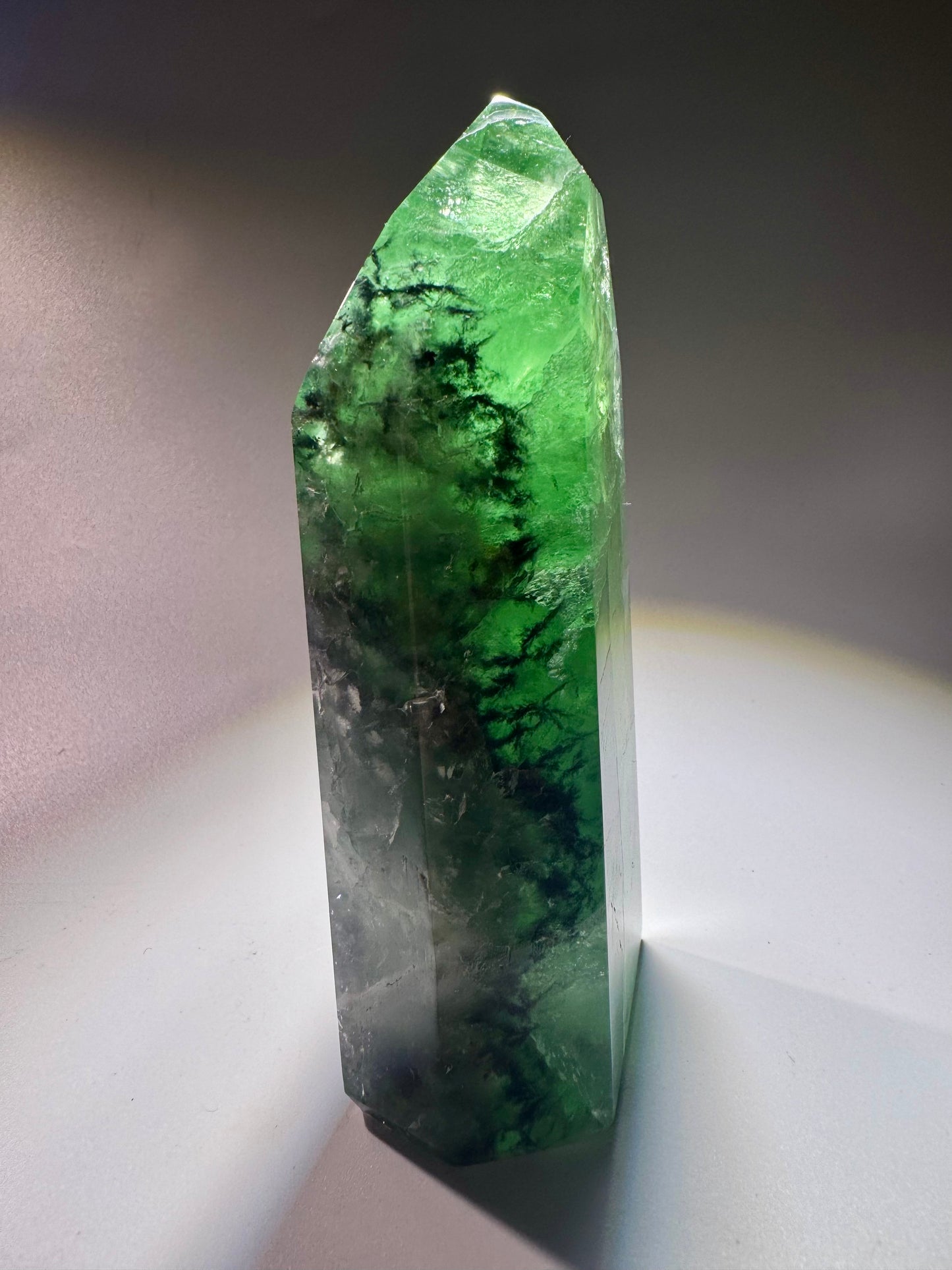 Grüner Fluorit mit Regenbogen 386 g – Klarer Edelstein aus Brasilien mit magischem Farbspiel 💚