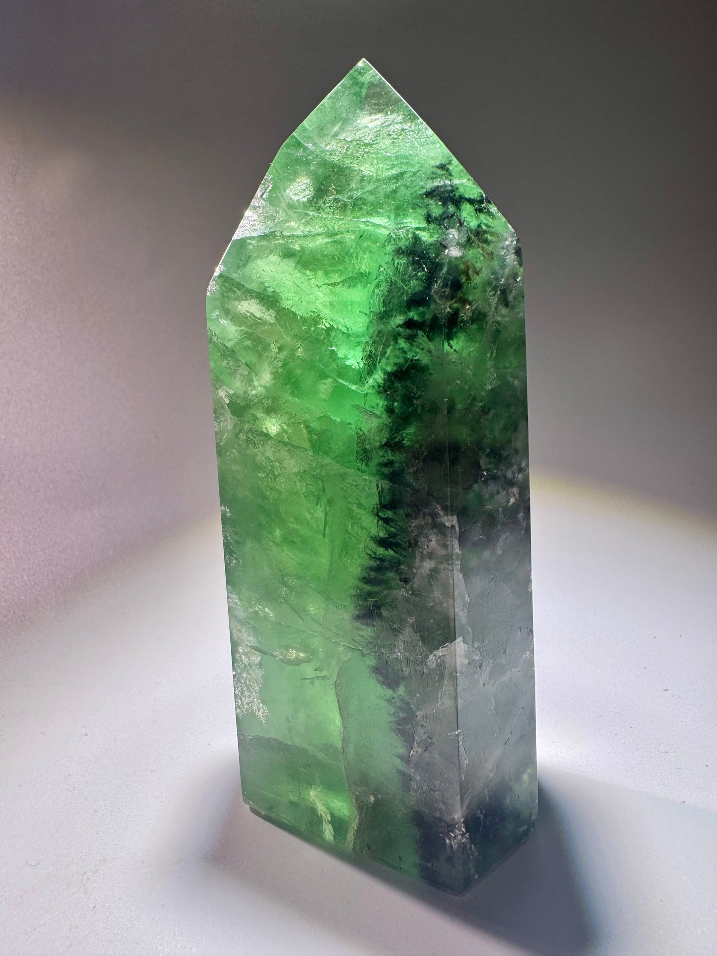 Grüner Fluorit mit Regenbogen 386 g – Klarer Edelstein aus Brasilien mit magischem Farbspiel 💚