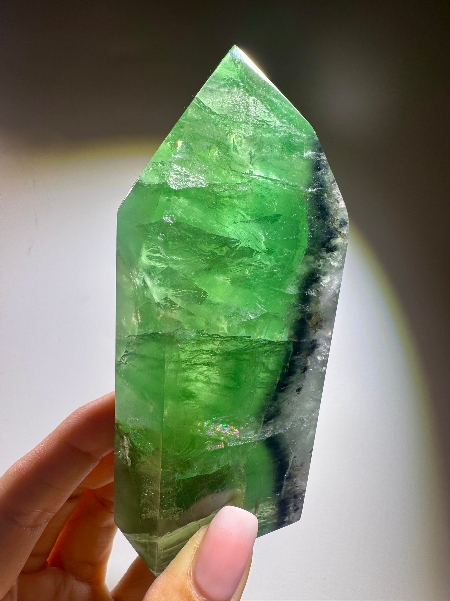 Grüner Fluorit mit Regenbogen 386 g – Klarer Edelstein aus Brasilien mit magischem Farbspiel 💚