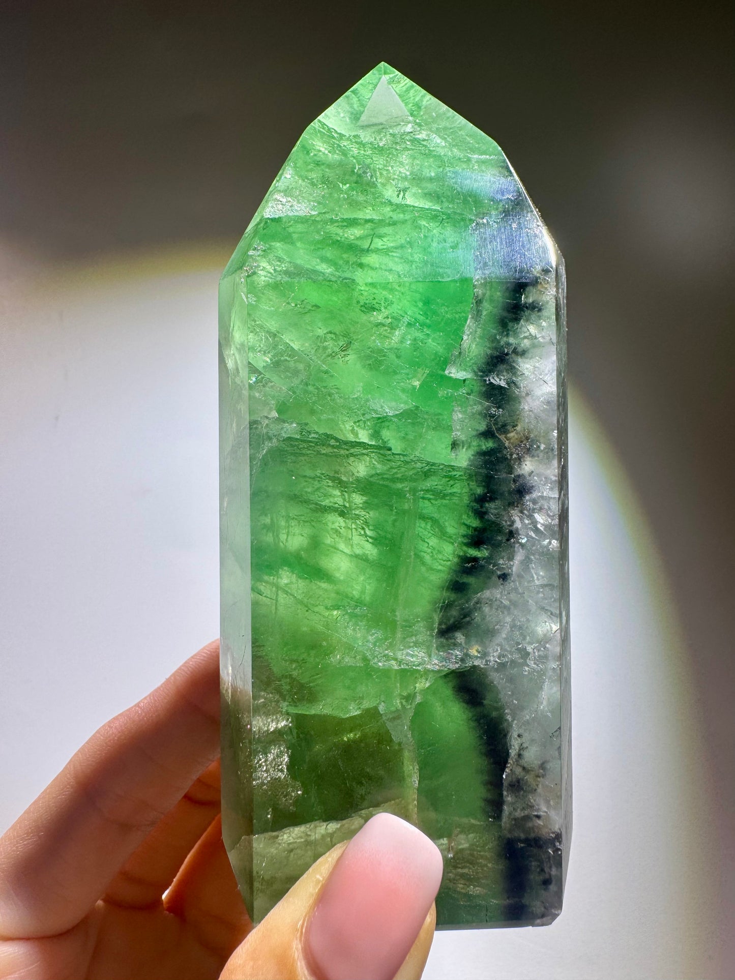Grüner Fluorit mit Regenbogen 386 g – Klarer Edelstein aus Brasilien mit magischem Farbspiel 💚