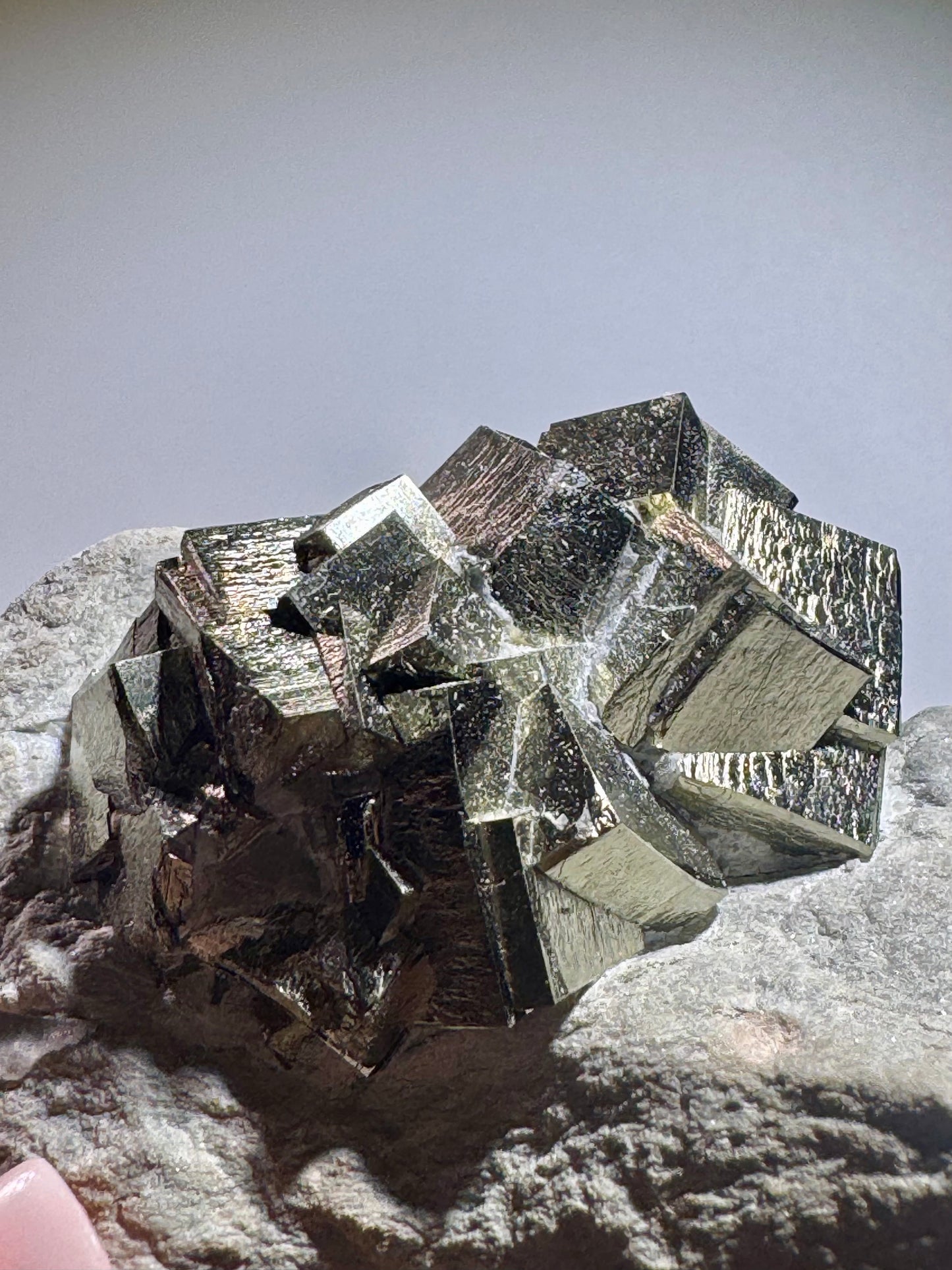 Pyrit-Würfel auf Matrix – Goldglänzender Edelstein aus Spanien - 10.5cm, 389g