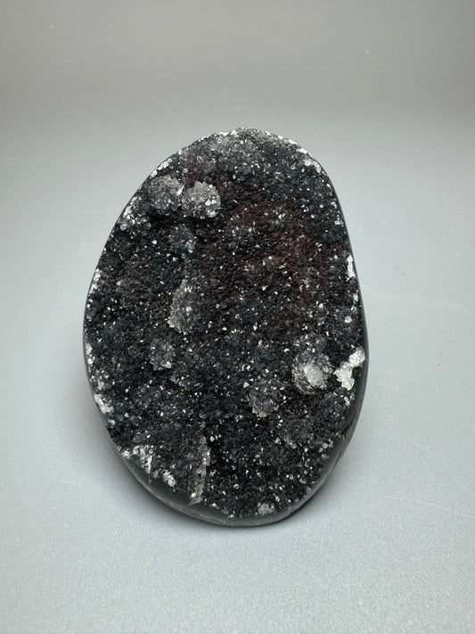 Améthyste arc-en-ciel taillée - 6 cm, 224 g