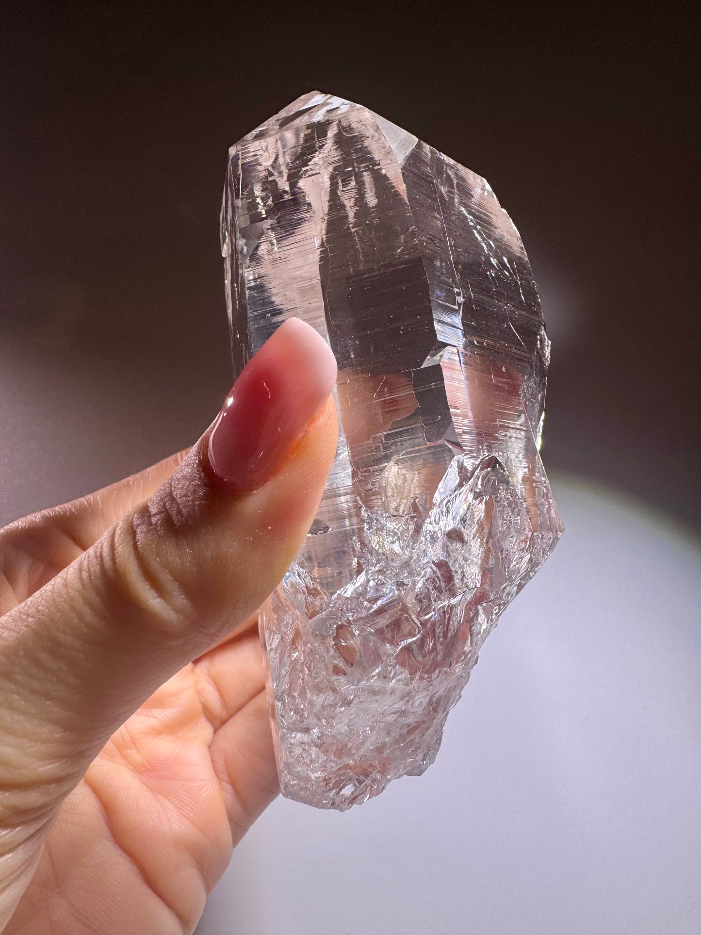Himalaya-Quarzspitze 11 cm, 299 g – kristallklarer Edelstein aus Pakistan mit lemurischen Linien 💎✨