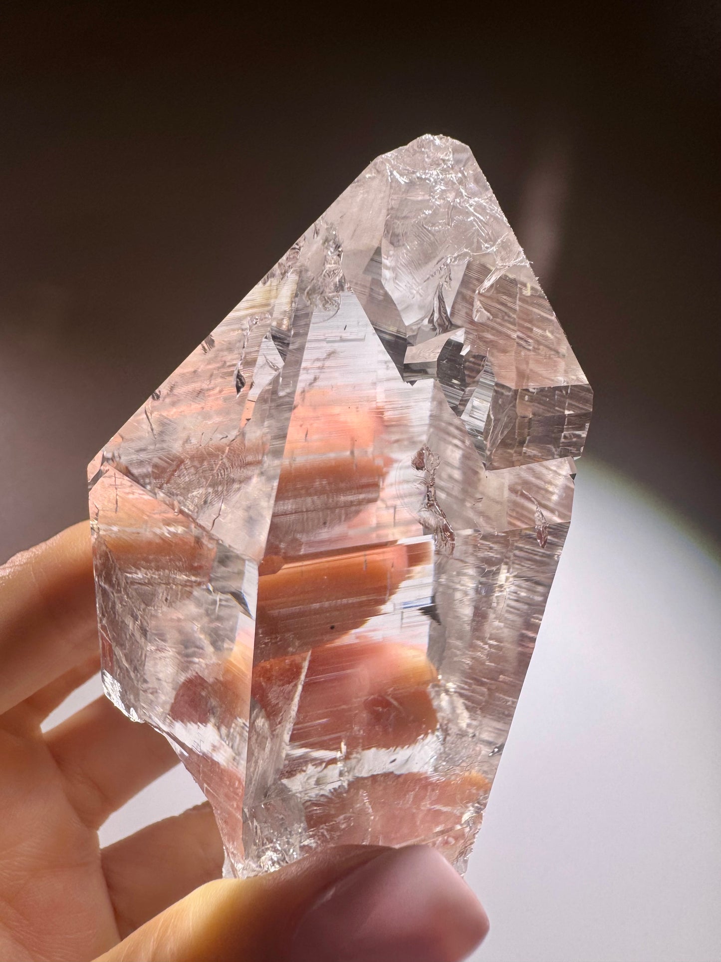 Himalaya-Quarzspitze 11 cm, 299 g – kristallklarer Edelstein aus Pakistan mit lemurischen Linien 💎✨
