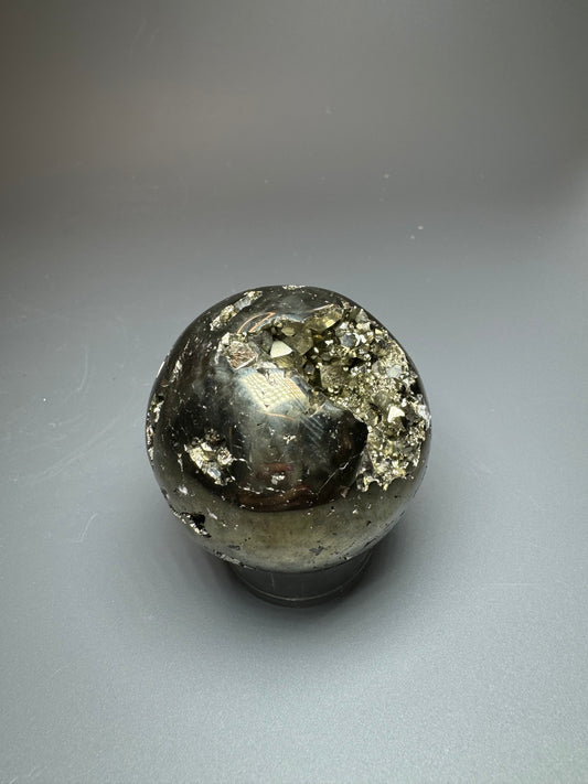 Wunderschöne Pyrit Kugel - 5cm, 248g