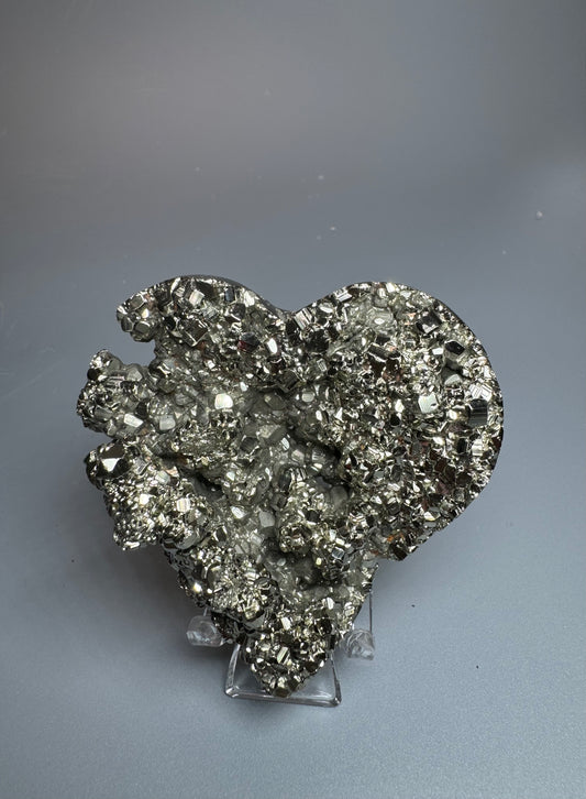 Pyrit Herz aus Peru – 6,5 cm | 138 g | Schutzstein mit goldenem Glanz
