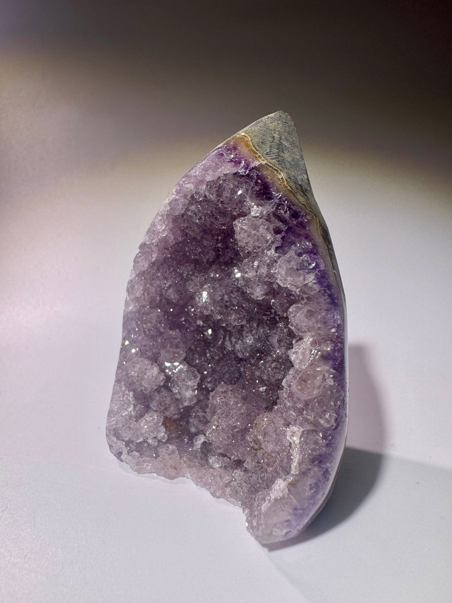 Funkelnde Rainbow Amethyst Flamme aus Uruguay - 7cm, 137g