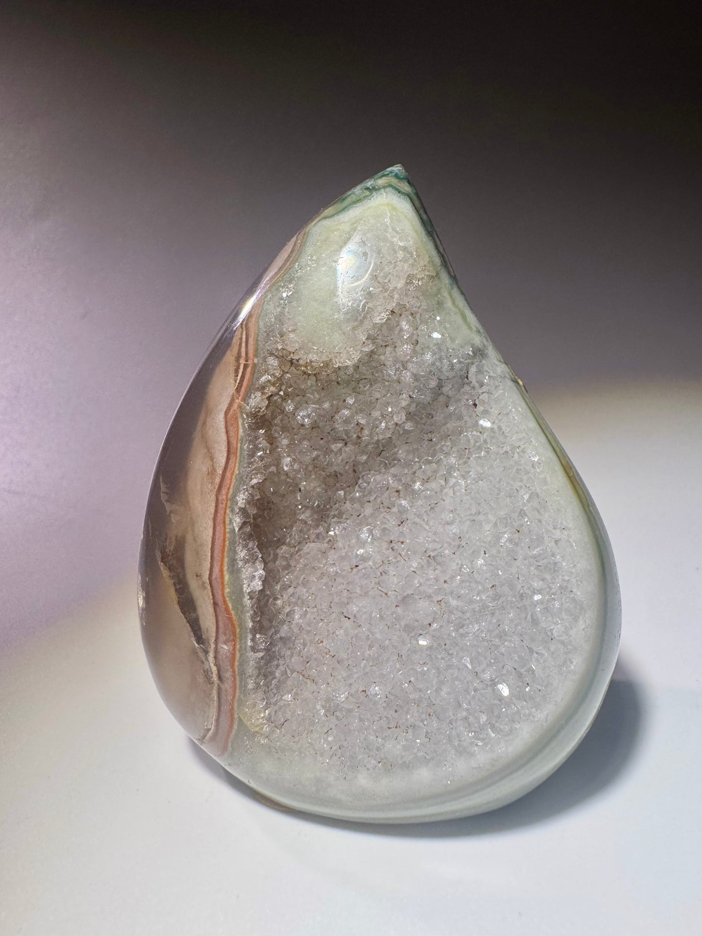 Seltene grüne Achat-Flamme aus Uruguay – 6.5 cm, 150 g – funkelnd & einzigartige Farbe 💚